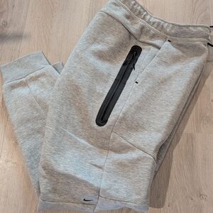 NWT Nike Tech Fleece Sweatpants Grey Slim Taper Sportswear